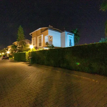 Vilă Paradise Town Art *